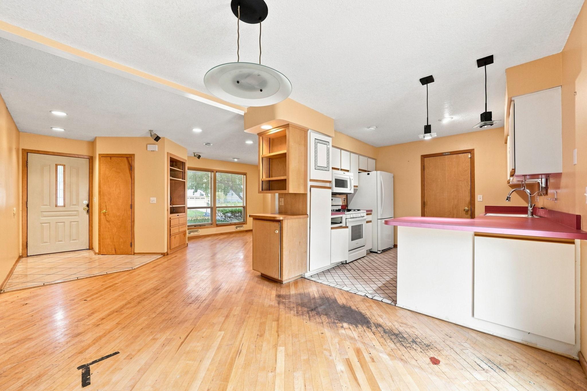2527 Interlachen Drive Property Photo 13
