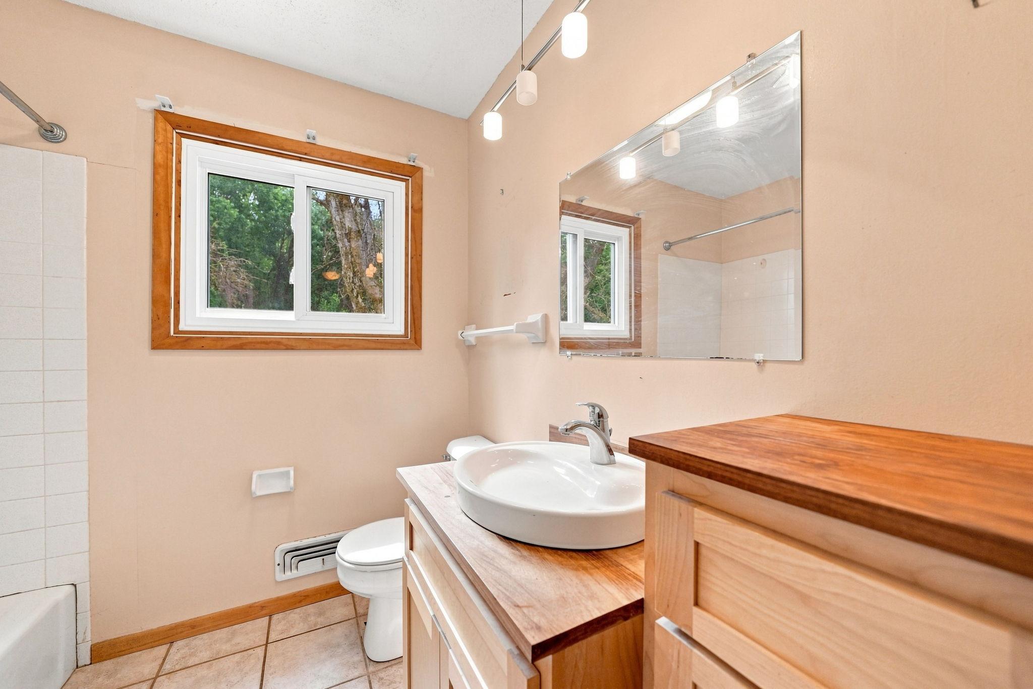 2527 Interlachen Drive Property Photo 19