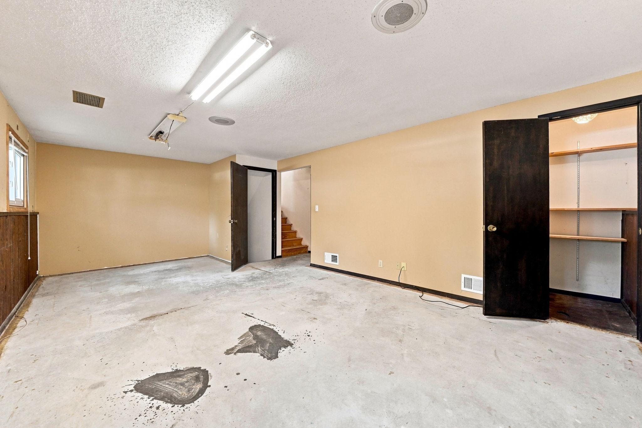 2527 Interlachen Drive Property Photo 22