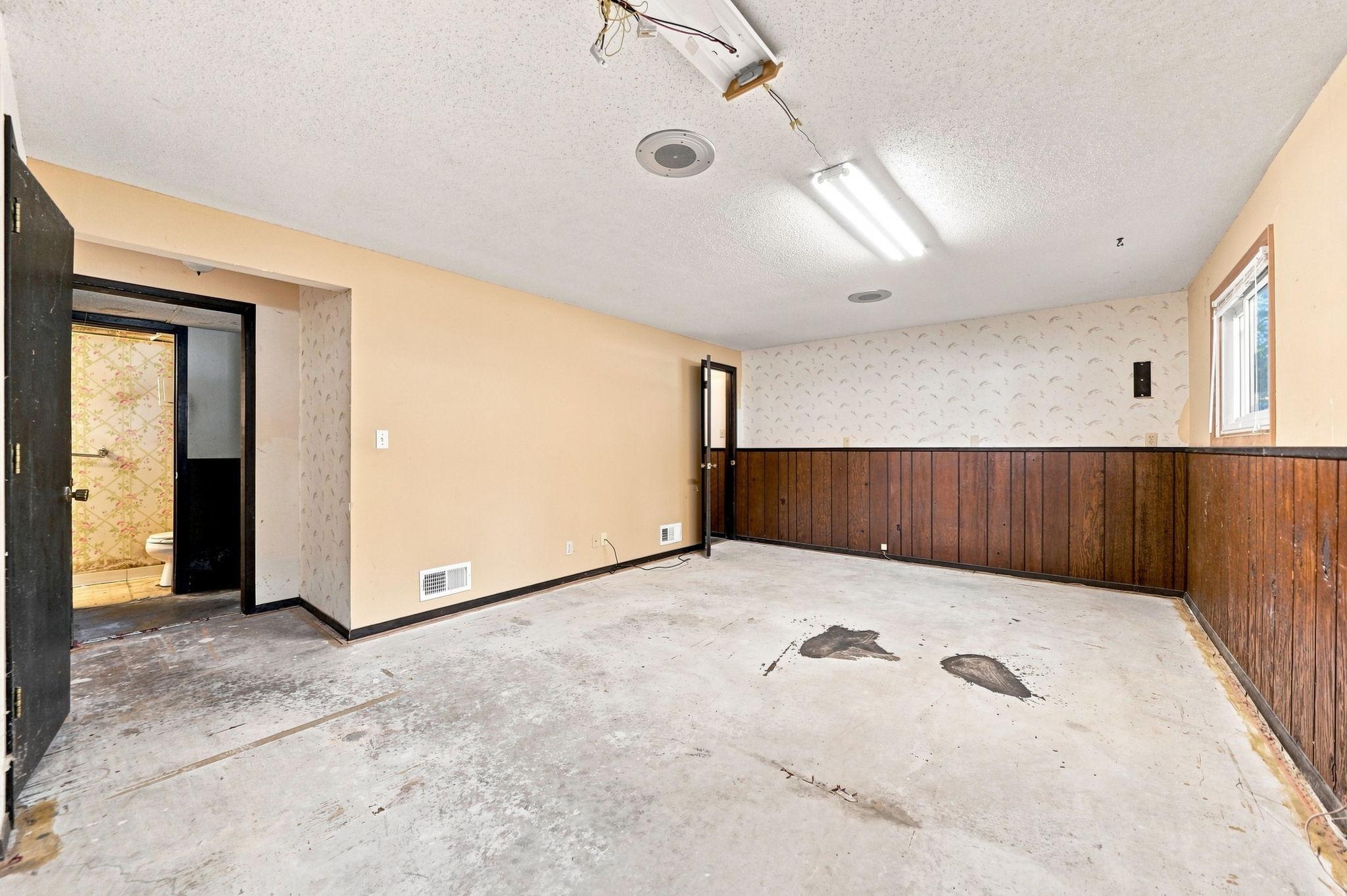 2527 Interlachen Drive Property Photo 23