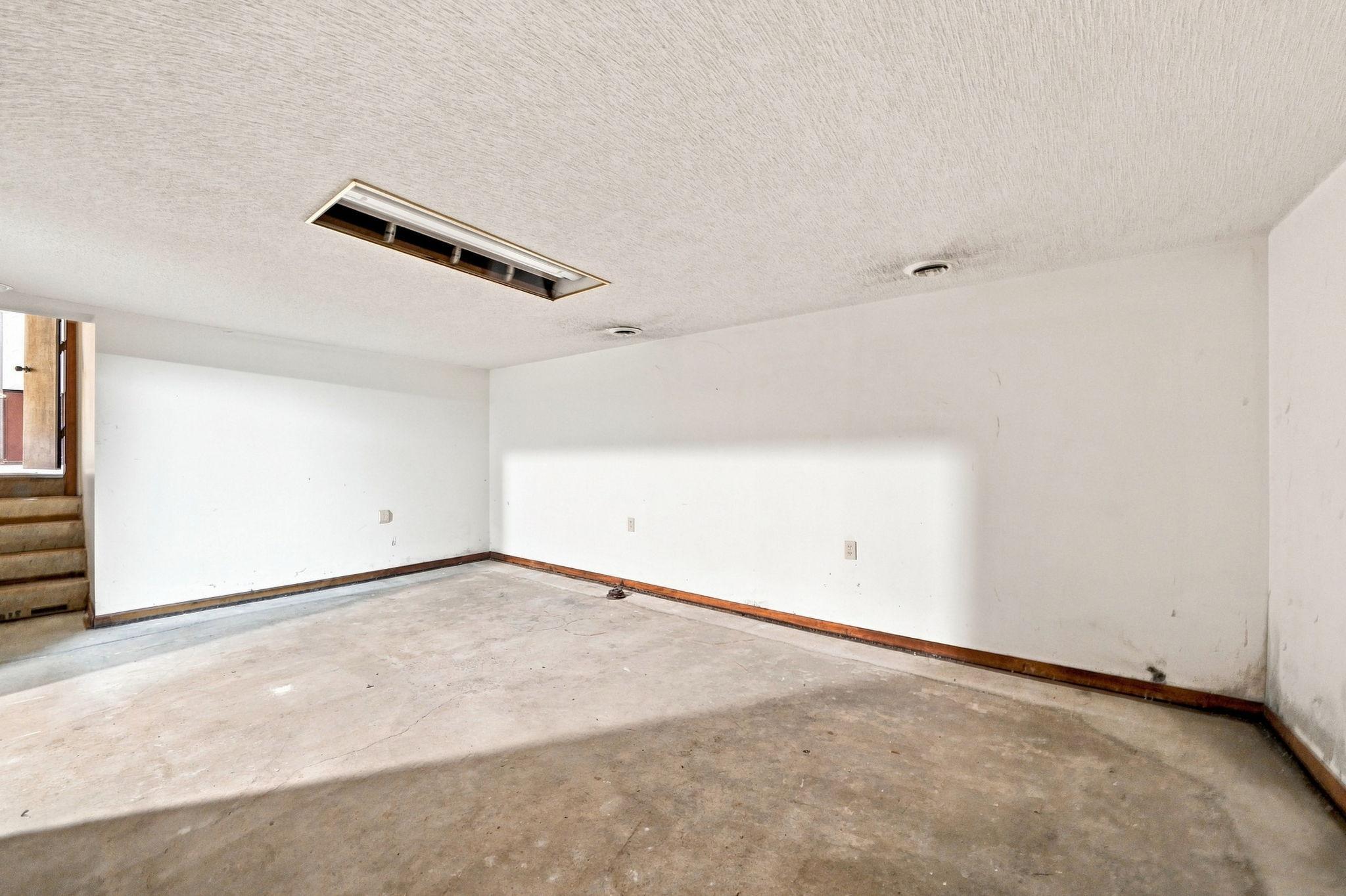 2527 Interlachen Drive Property Photo 26