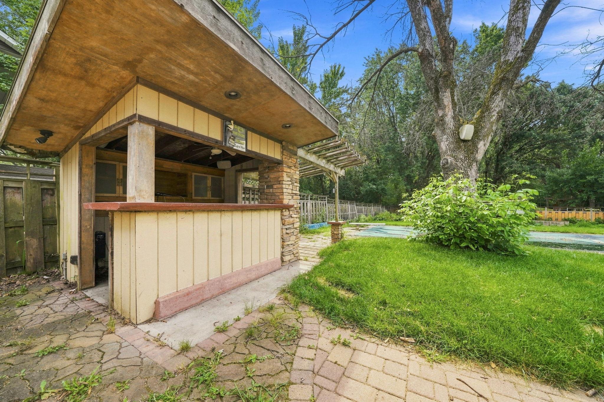 2527 Interlachen Drive Property Photo 28