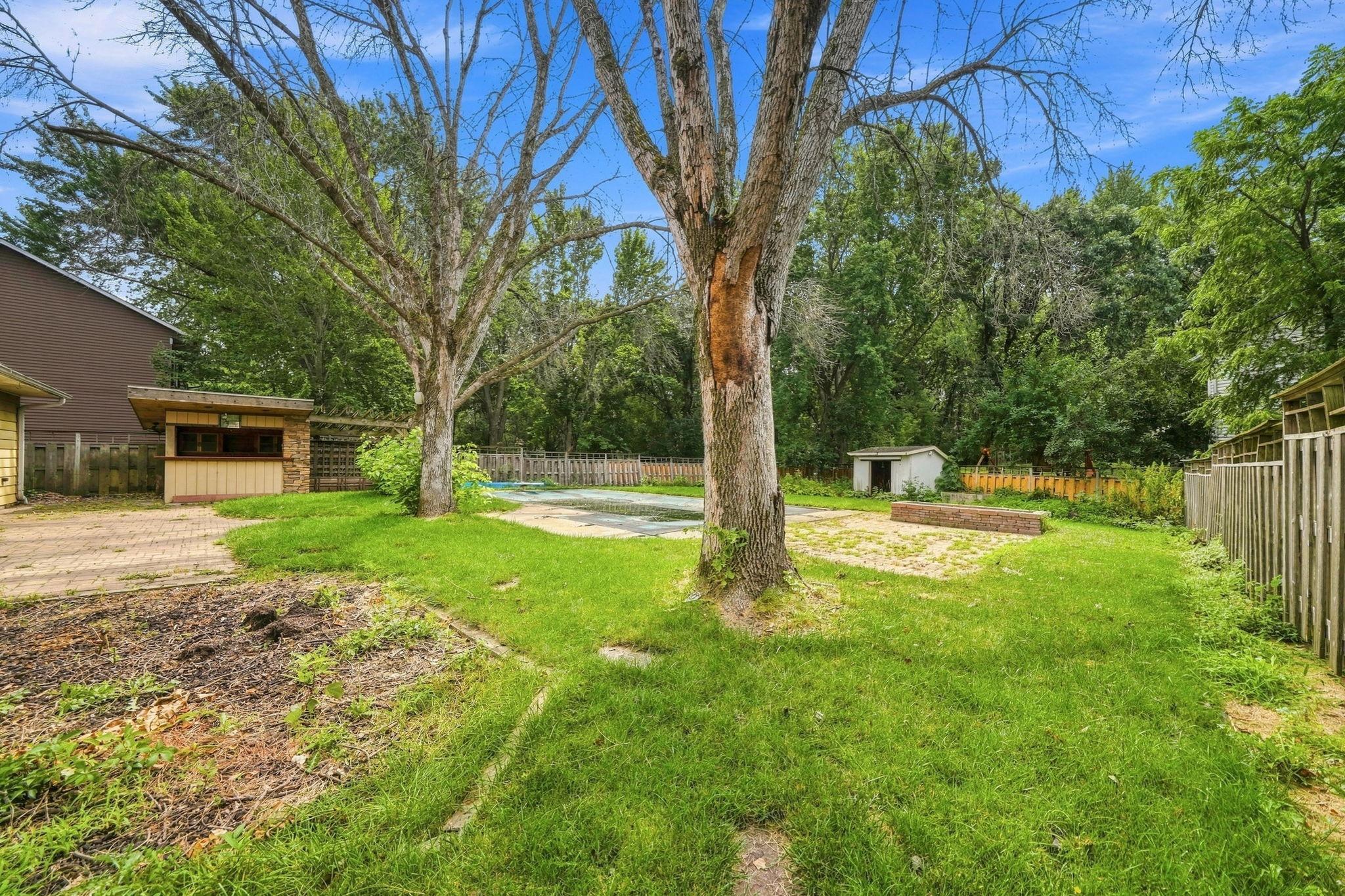 2527 Interlachen Drive Property Photo 29