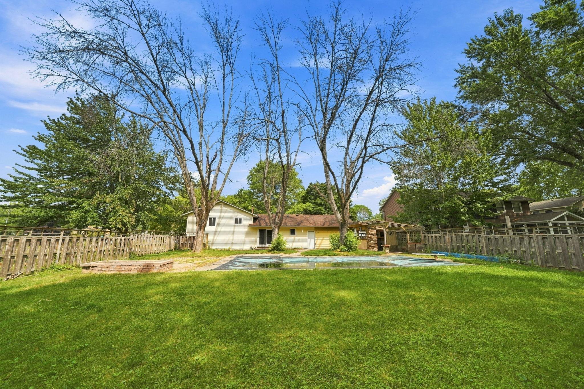 2527 Interlachen Drive Property Photo 32