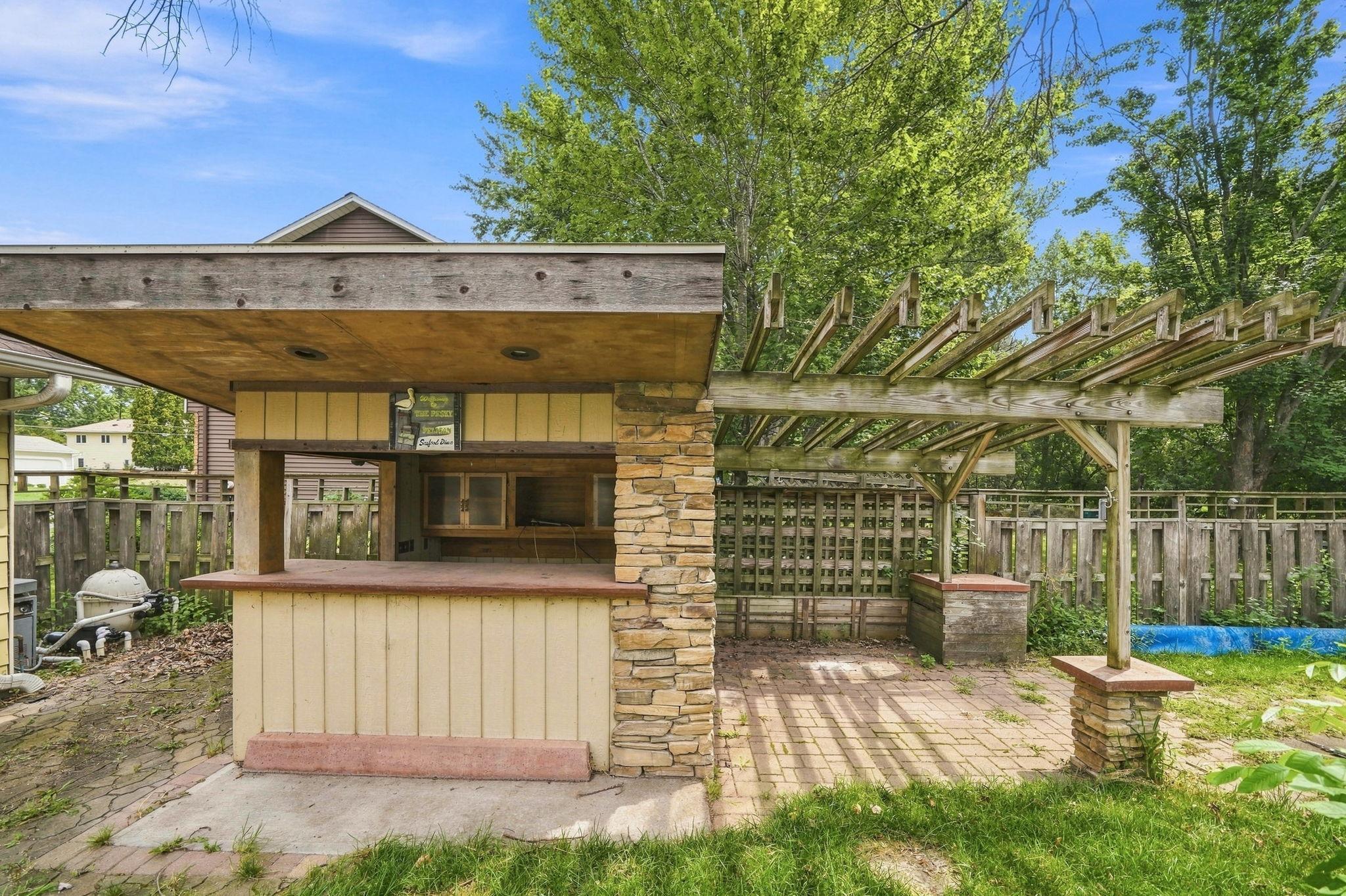 2527 Interlachen Drive Property Photo 34