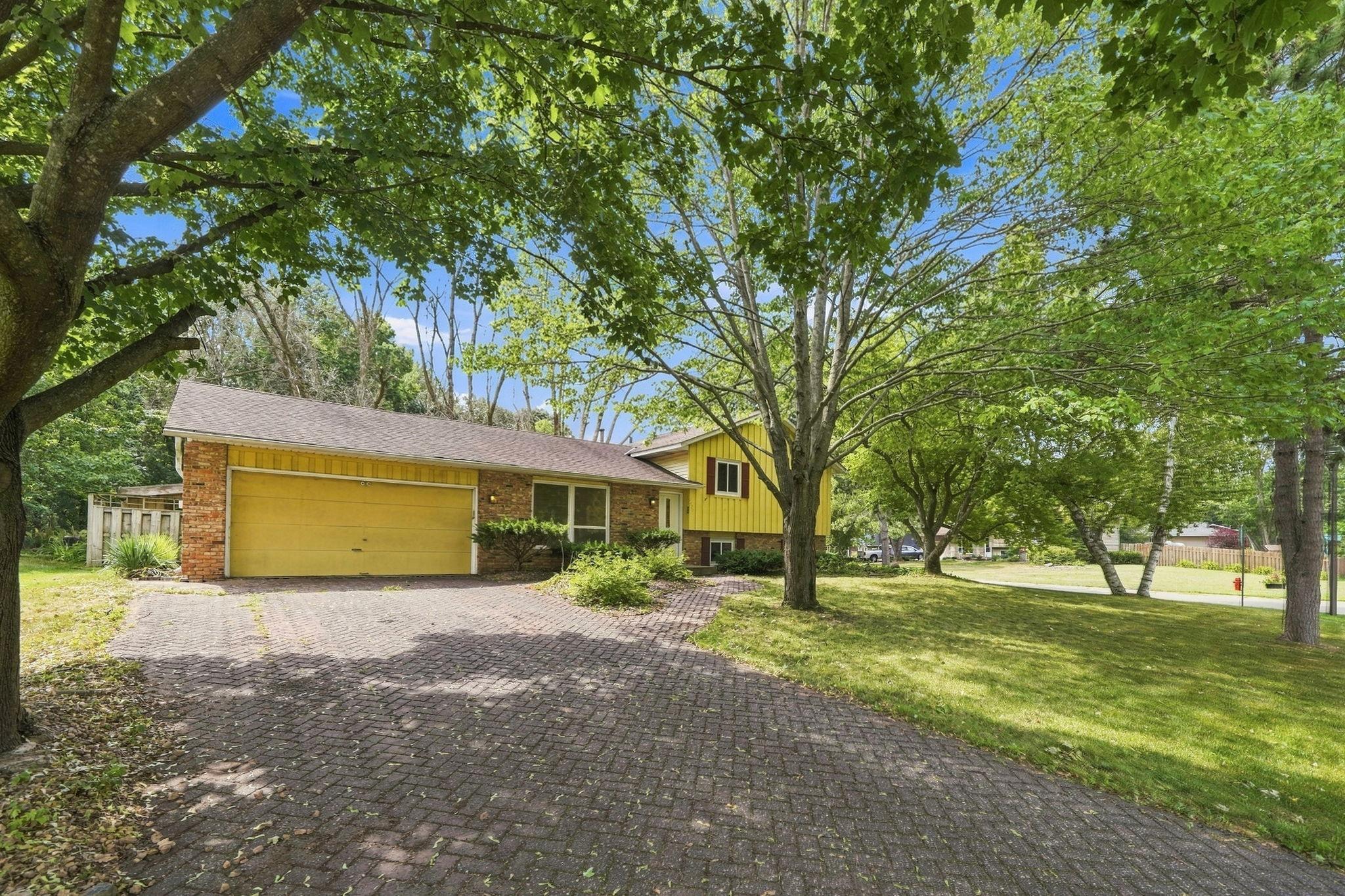 2527 Interlachen Drive Property Photo 35