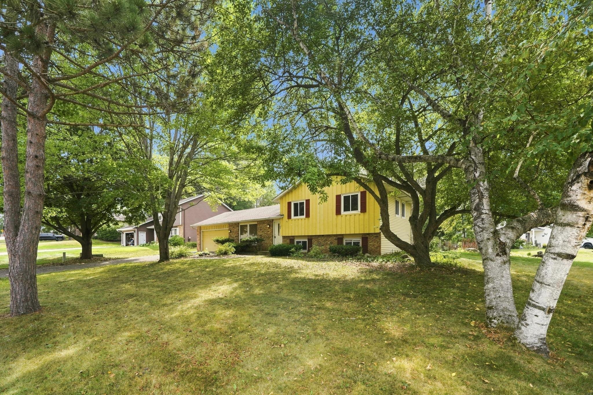 2527 Interlachen Drive Property Photo 36
