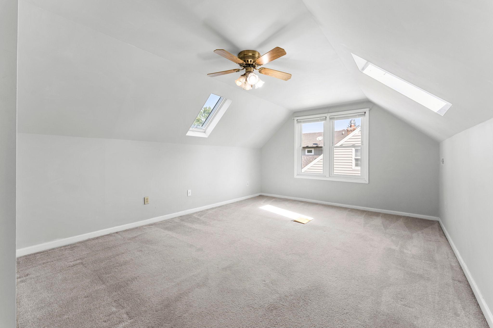 5544 York Avenue S Property Photo 4