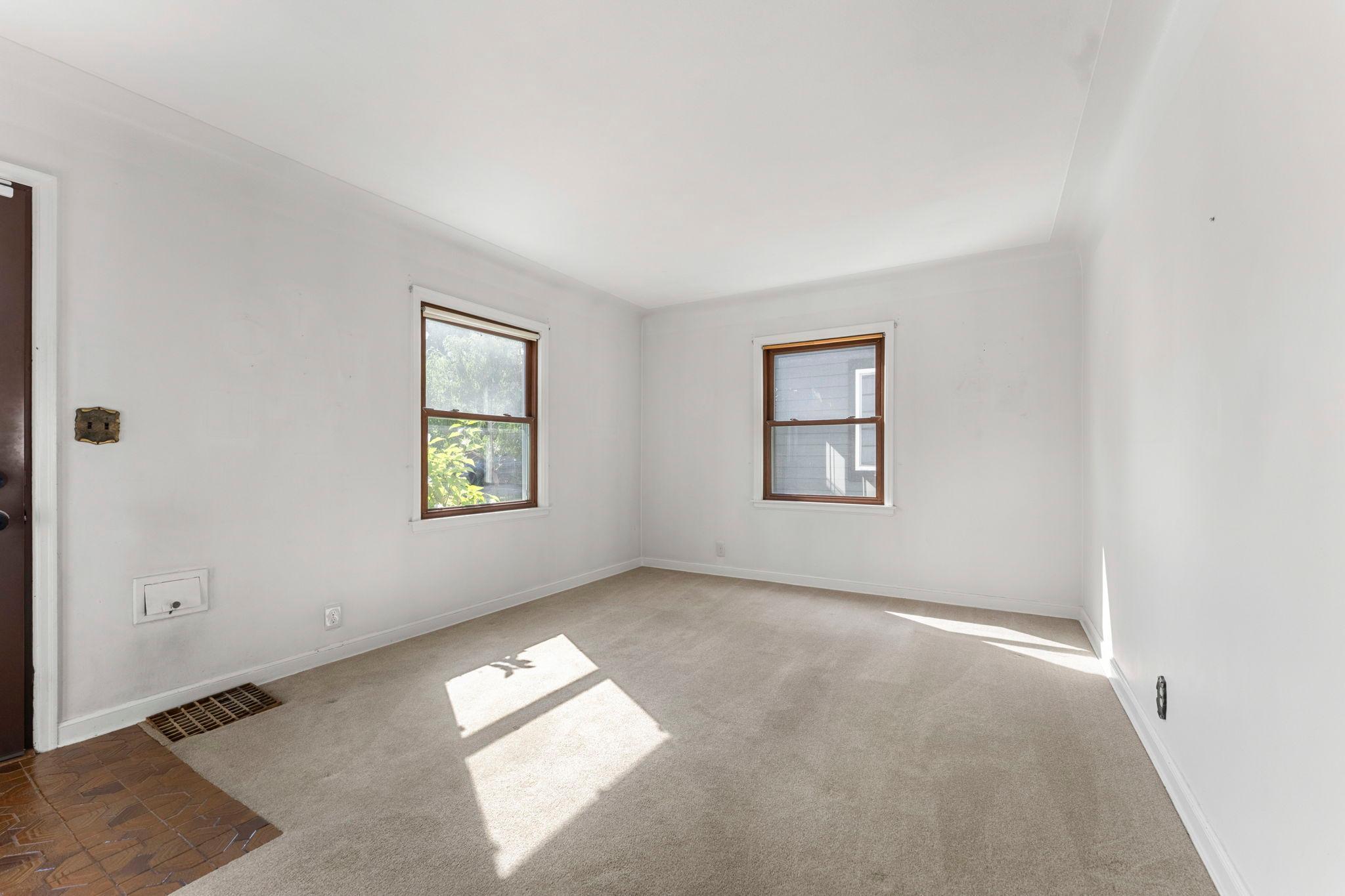 5544 York Avenue S Property Photo 6
