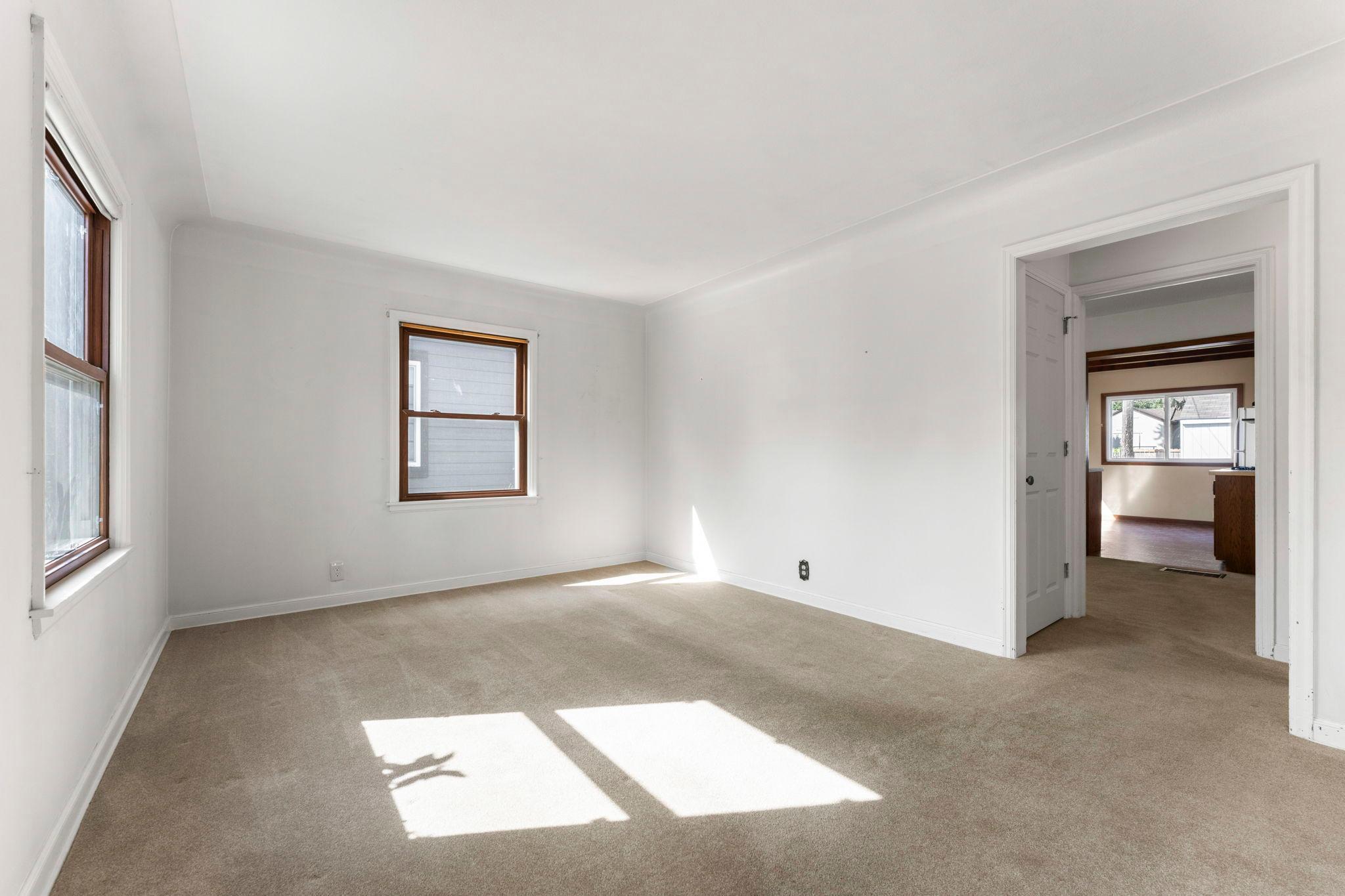 5544 York Avenue S Property Photo 7