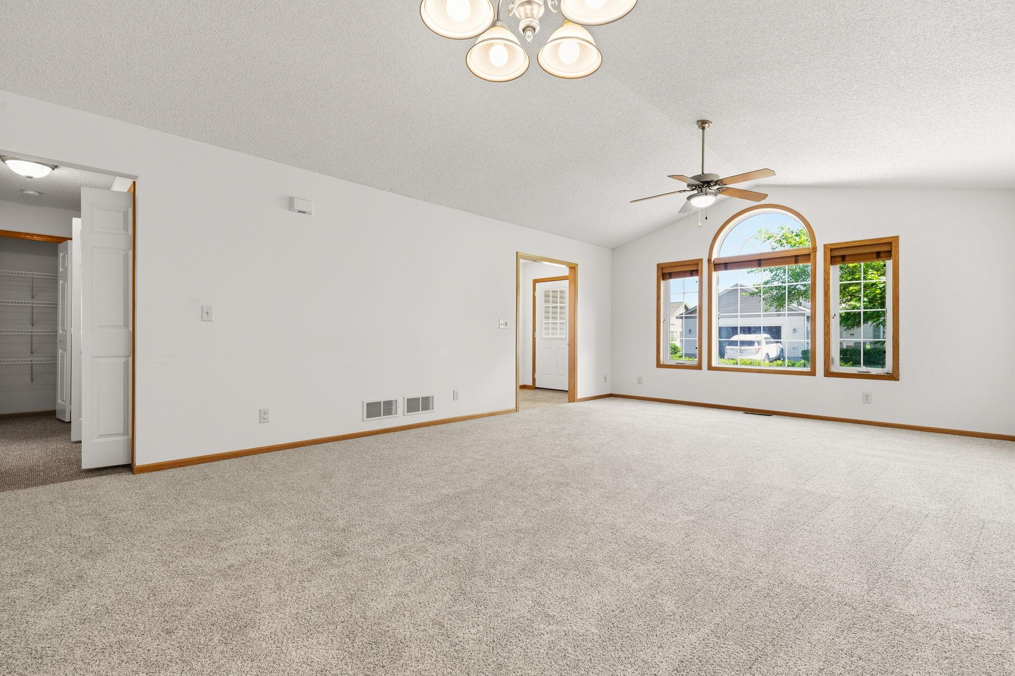 105 Bridgewater Trail Property Photo 8