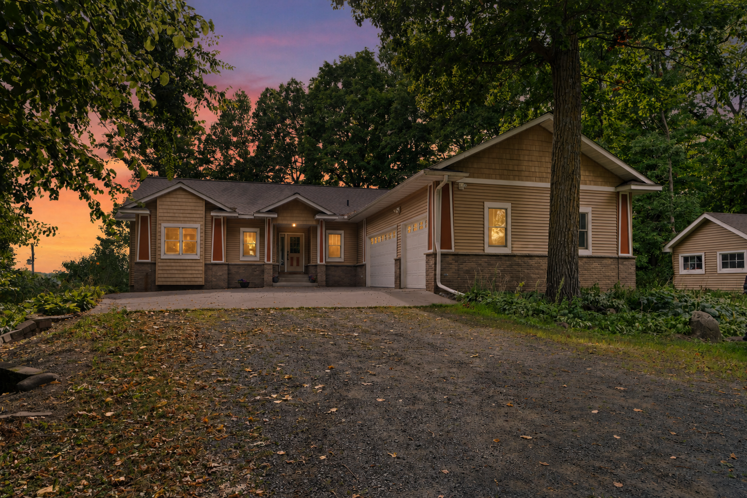 9840 Pine Shores Drive Property Photo 1