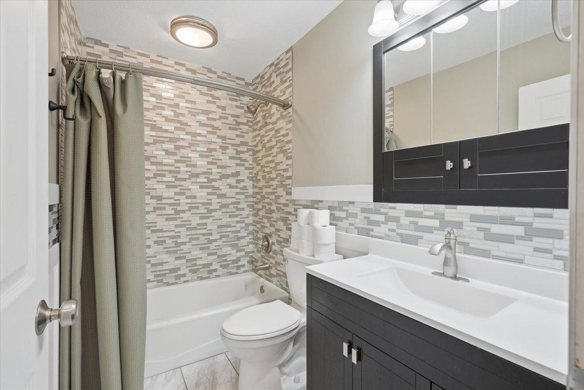 2602 Hawthorne Lane Property Photo 17
