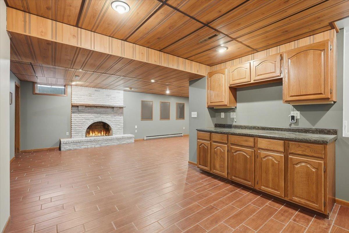 2602 Hawthorne Lane Property Photo 19