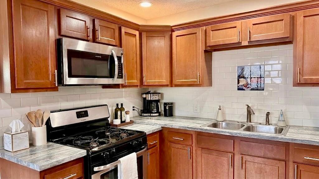 7352 72nd Lane N Property Photo 1