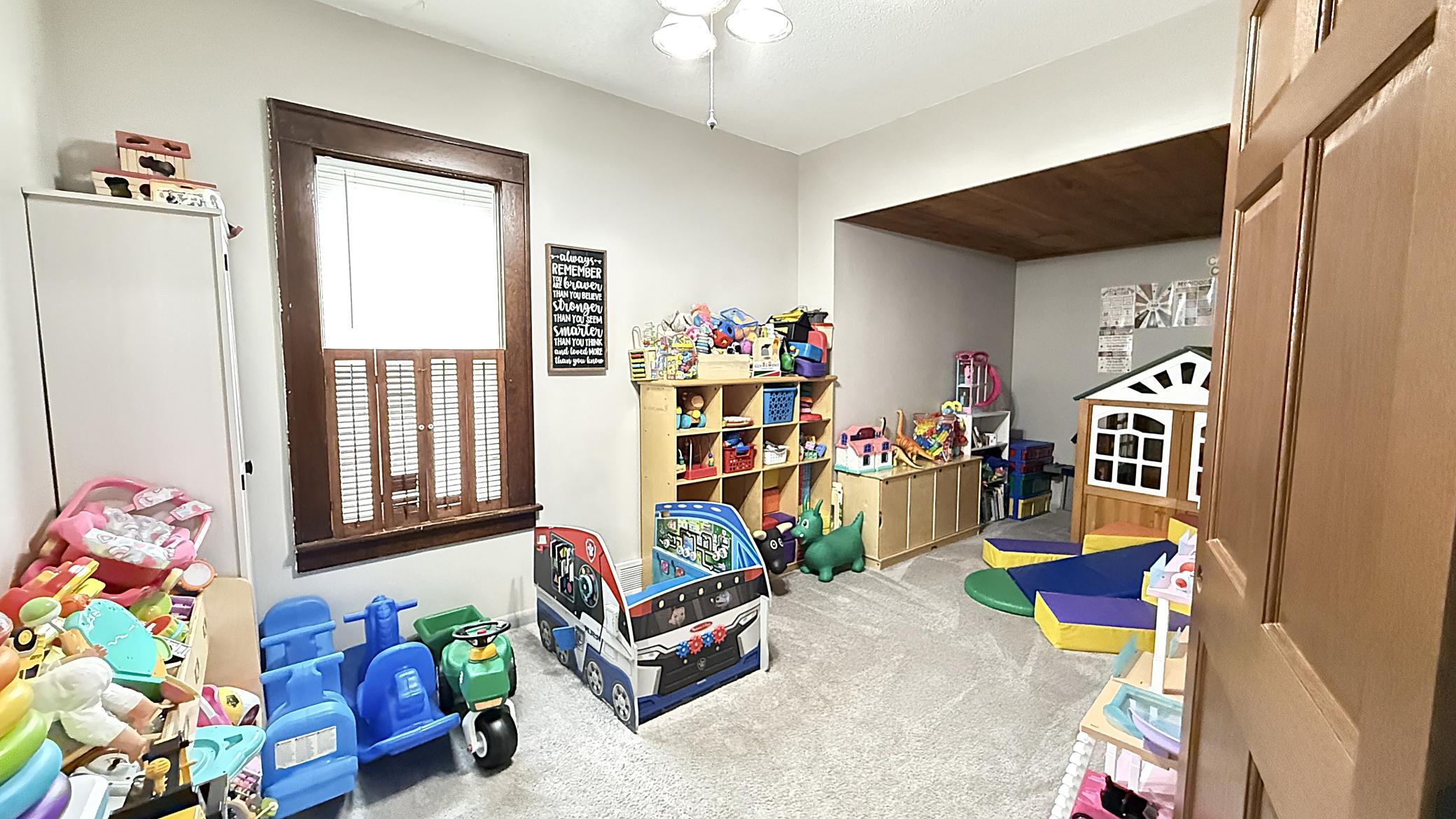 135 5th Avenue Property Photo 11