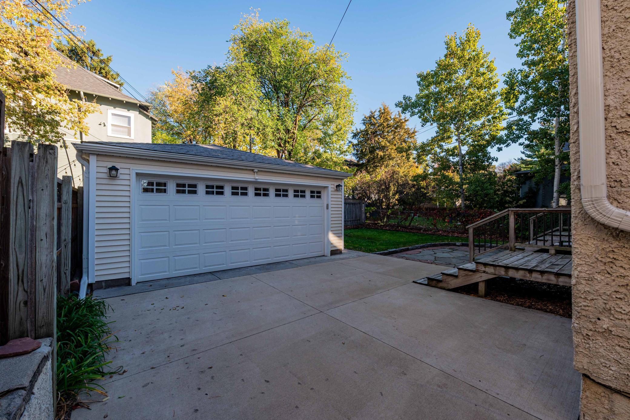 2503 Irving Avenue S Property Photo 7