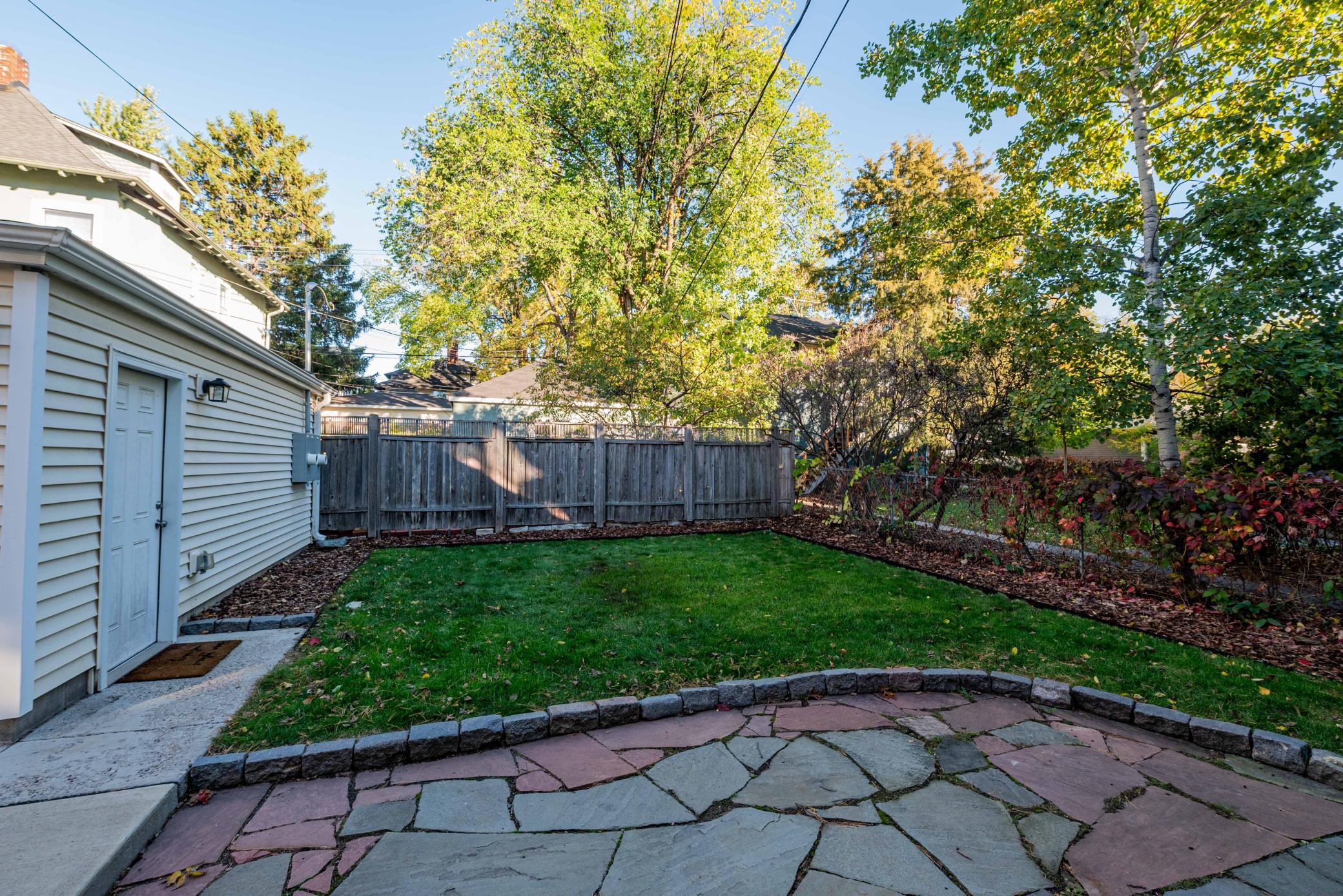 2503 Irving Avenue S Property Photo 8
