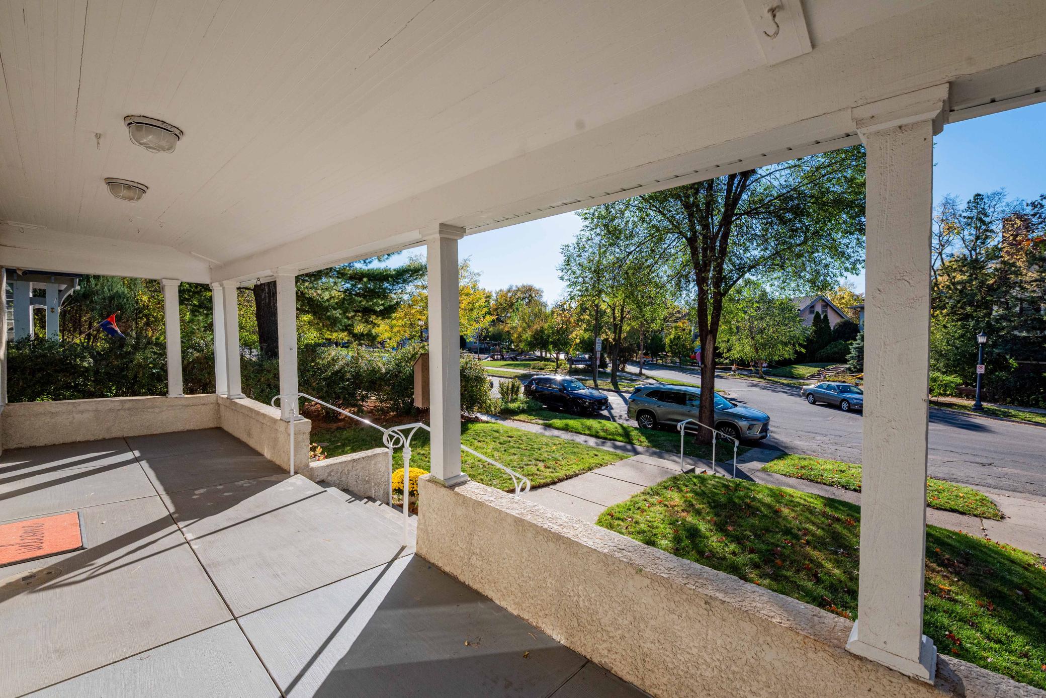 2503 Irving Avenue S Property Photo 9