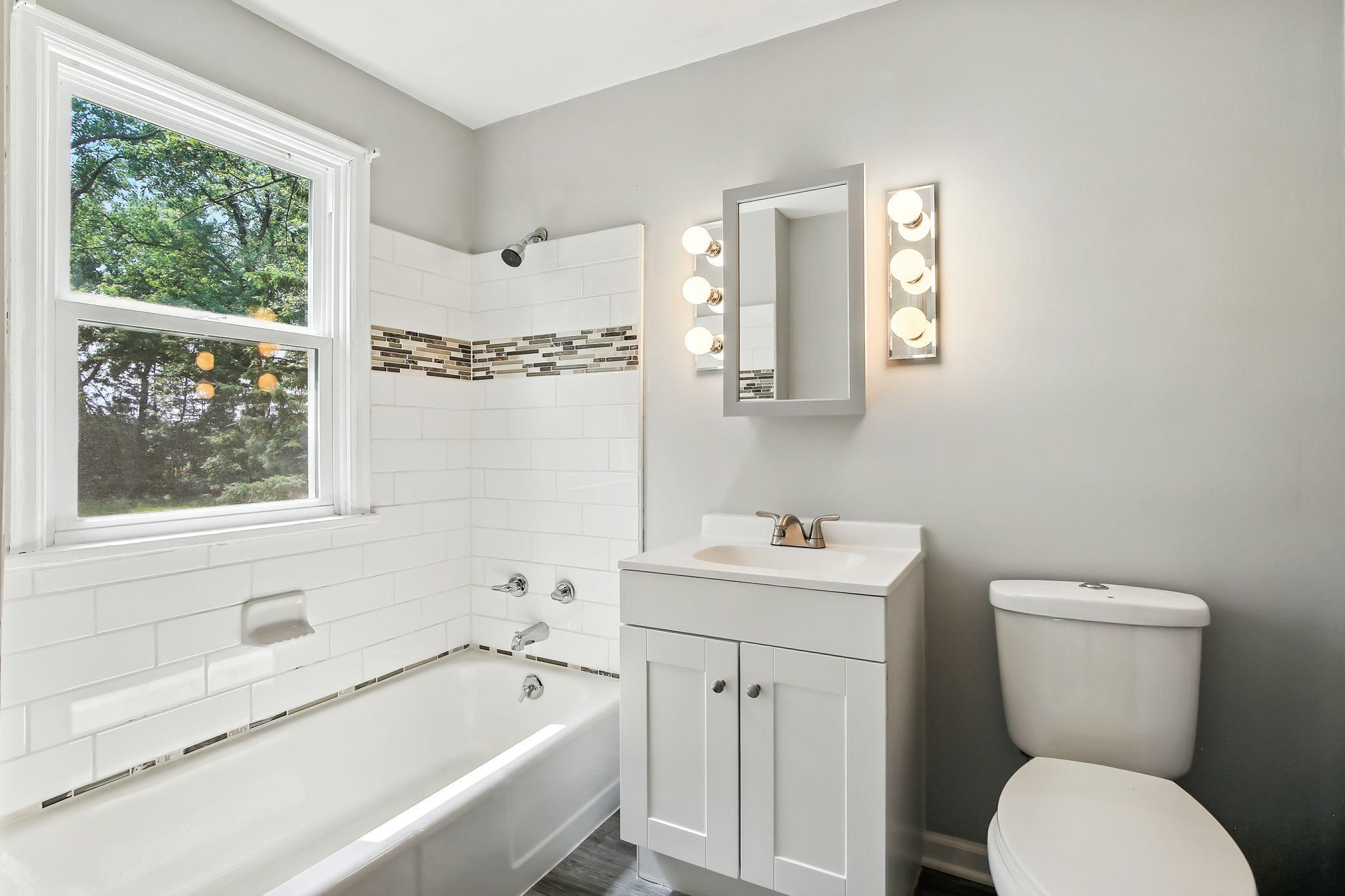 770 Viking Drive E Property Photo 18