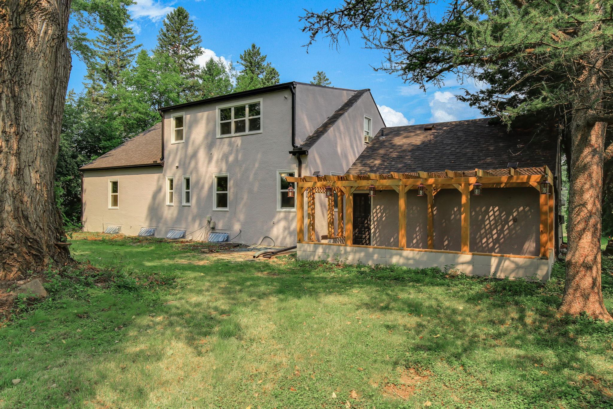 770 Viking Drive E Property Photo 21