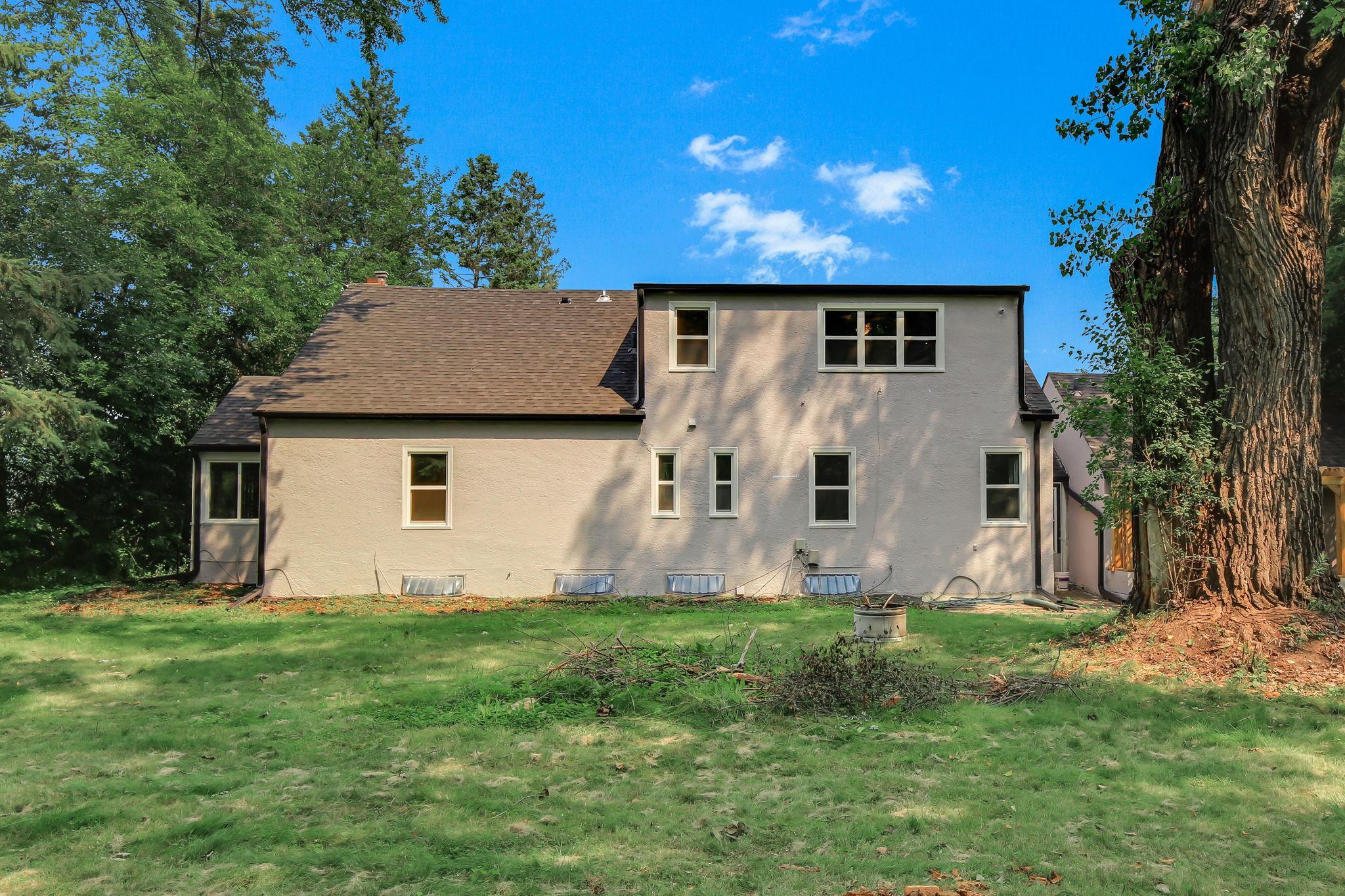 770 Viking Drive E Property Photo 22