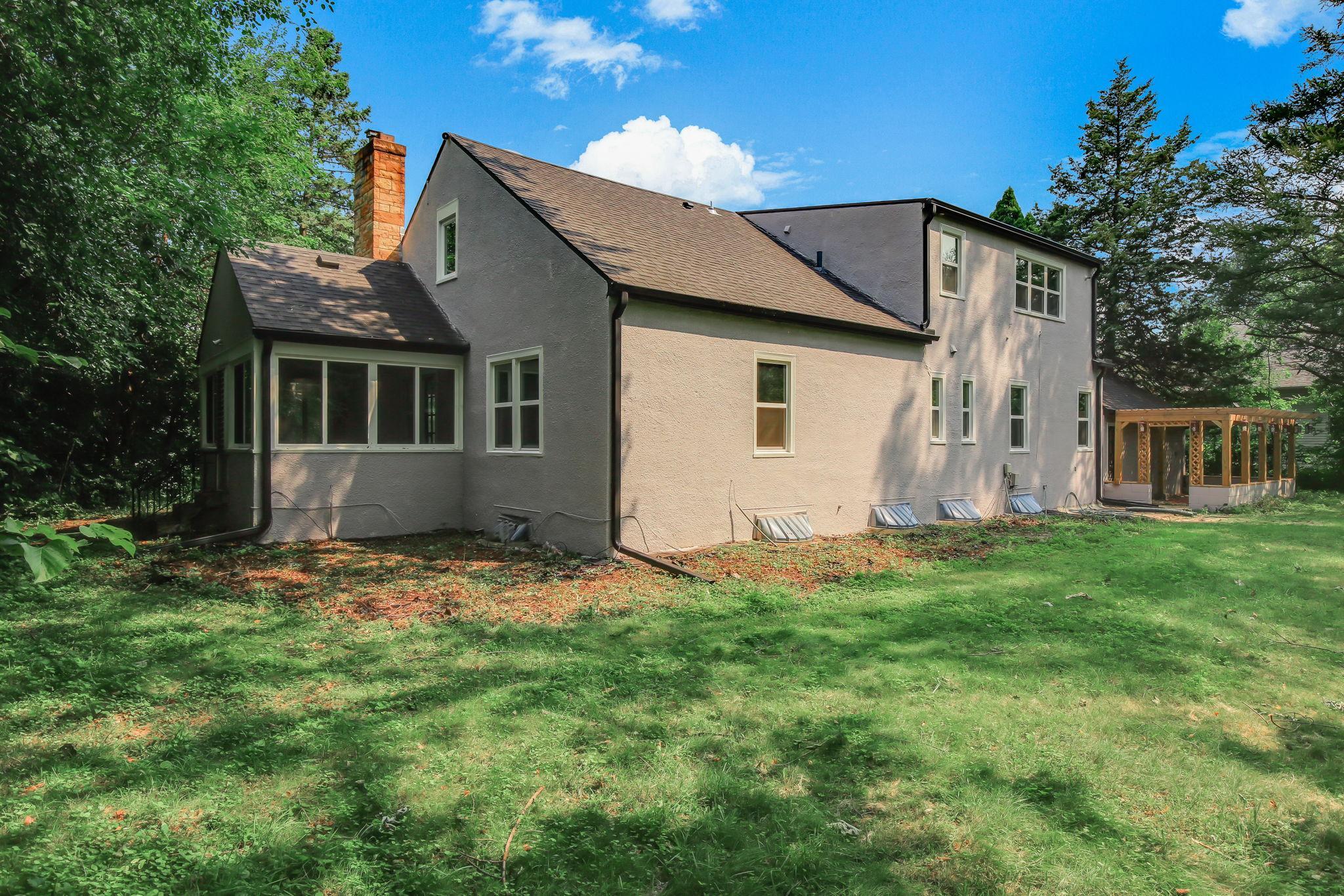 770 Viking Drive E Property Photo 23