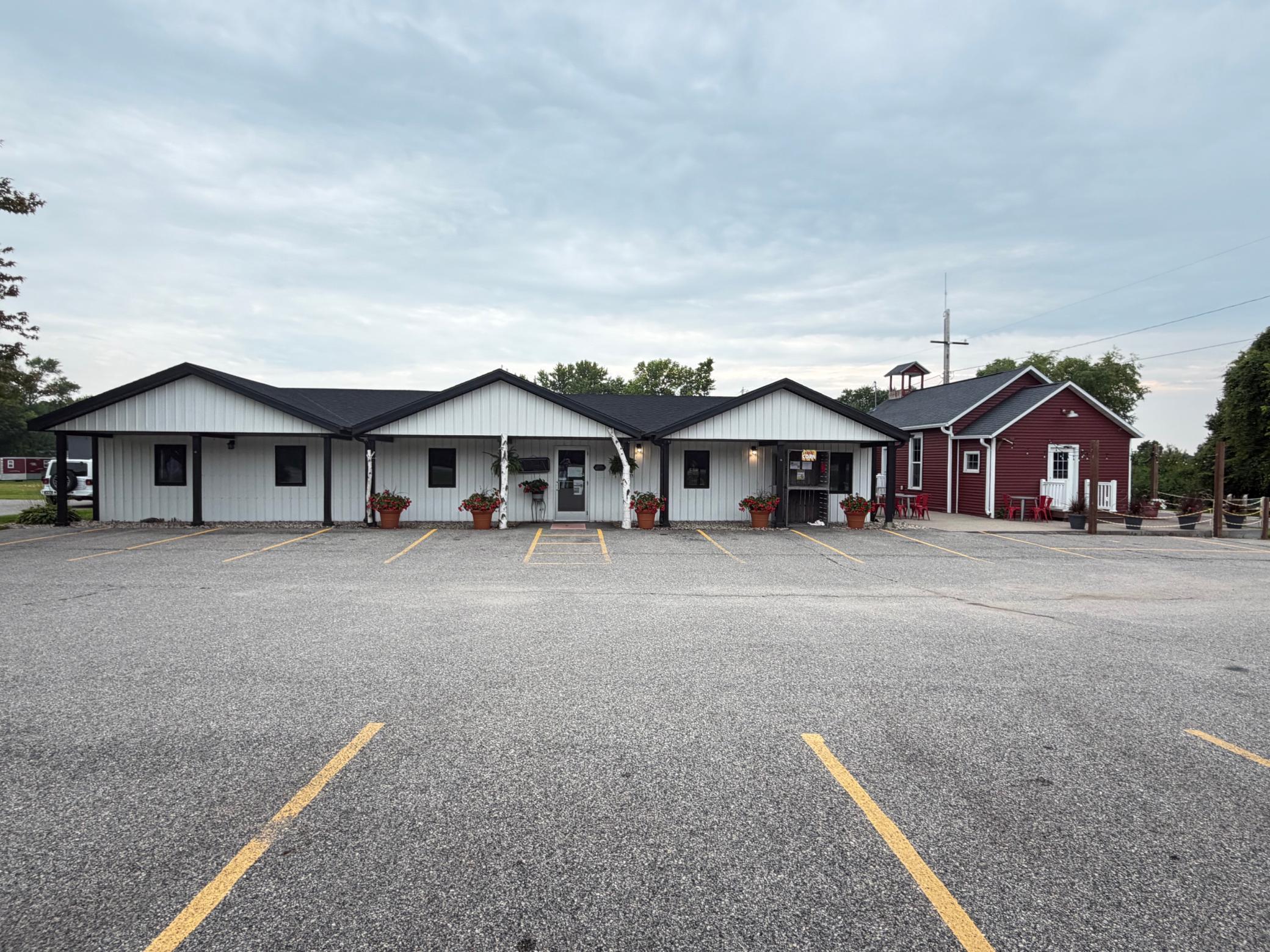410 State Highway 60 W Property Photo 1