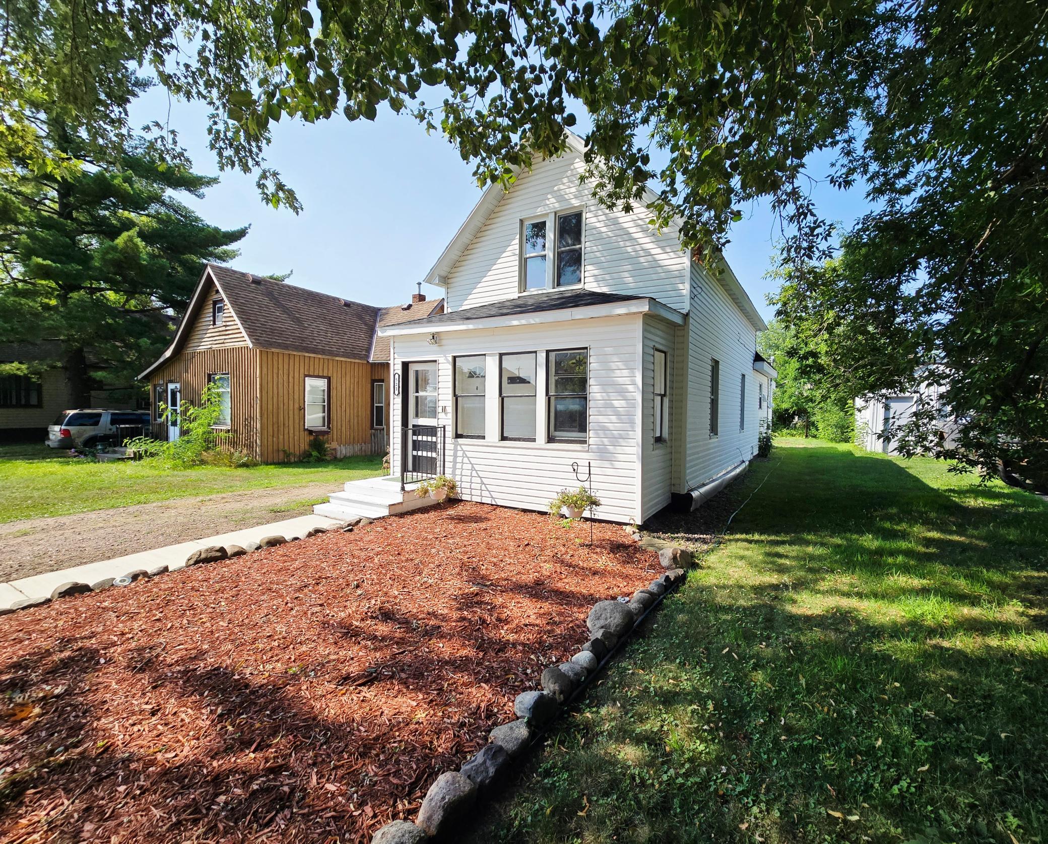 521 4th Avenue N Property Photo 1
