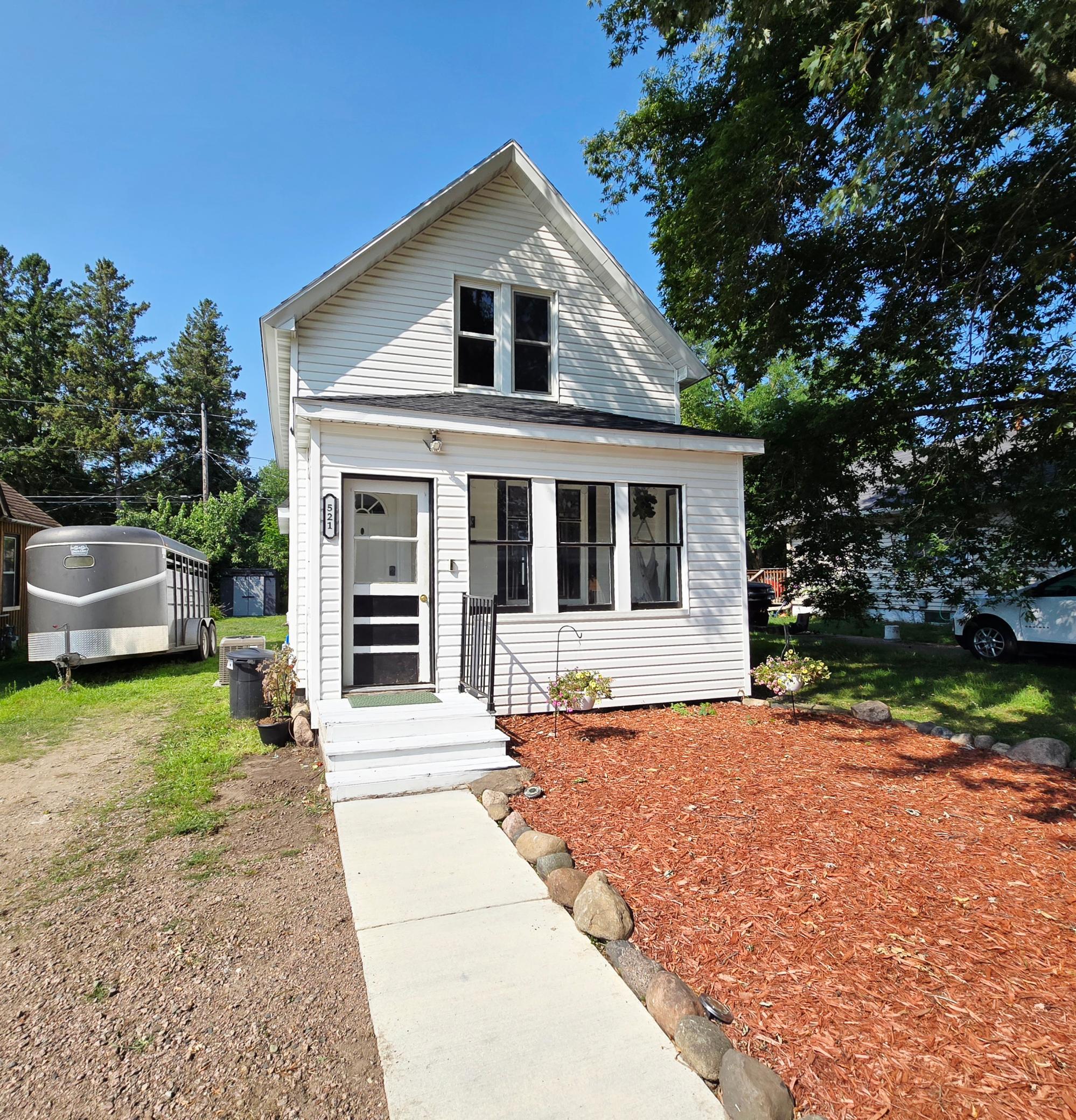 521 4th Avenue N Property Photo 2