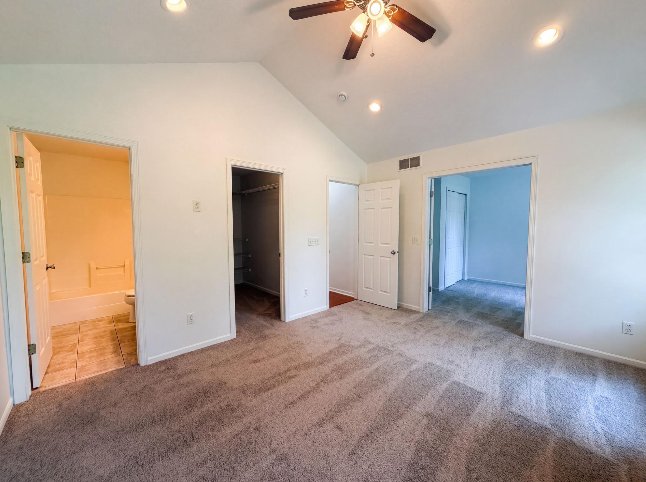 7476 Hampton Lane Property Photo 4