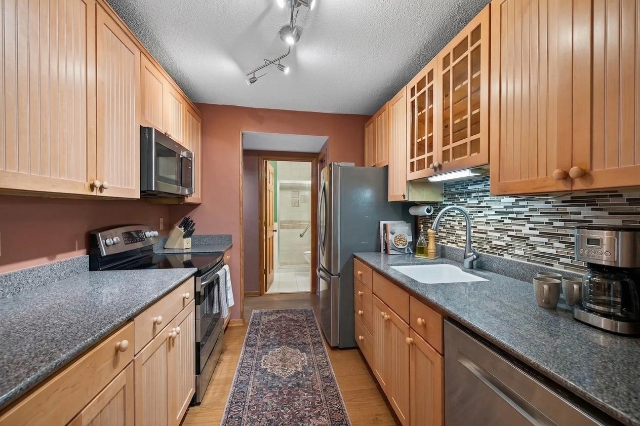 122 Demont Avenue E 362 Property Photo 5