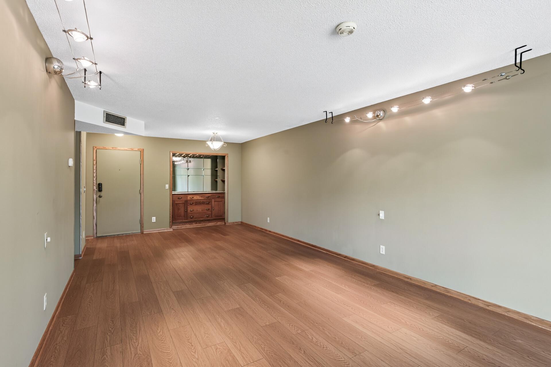 122 Demont Avenue E 362 Property Photo 8