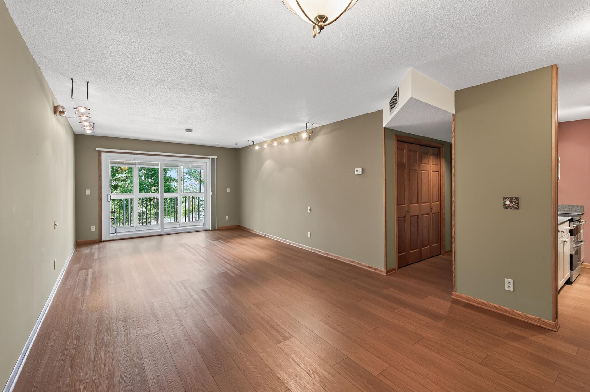 122 Demont Avenue E 362 Property Photo 10