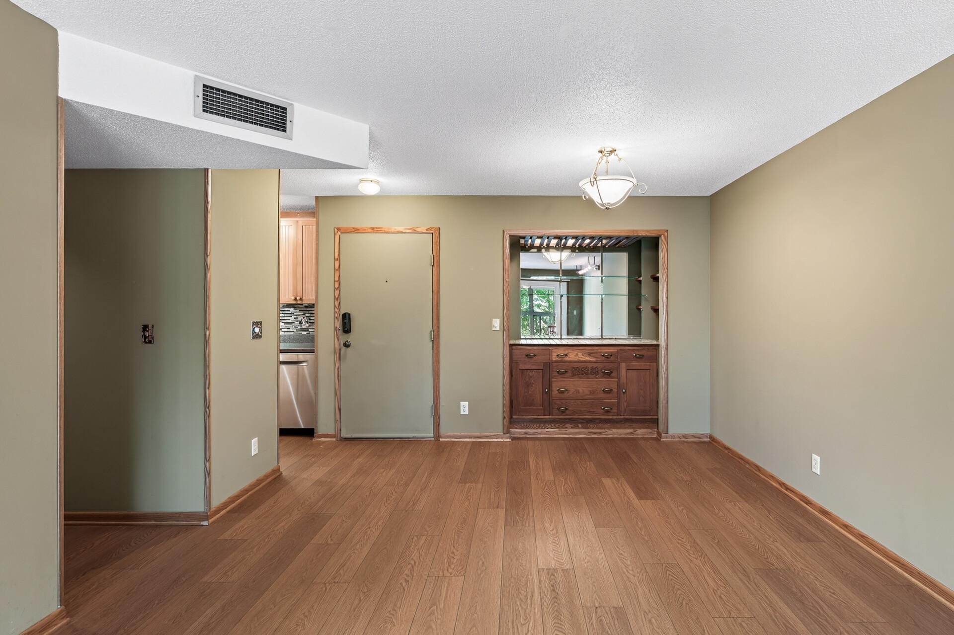 122 Demont Avenue E 362 Property Photo 14
