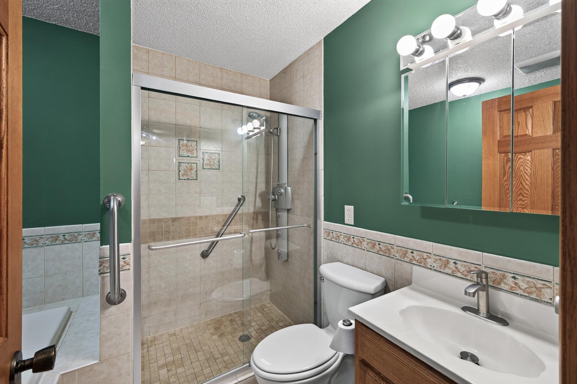 122 Demont Avenue E 362 Property Photo 17
