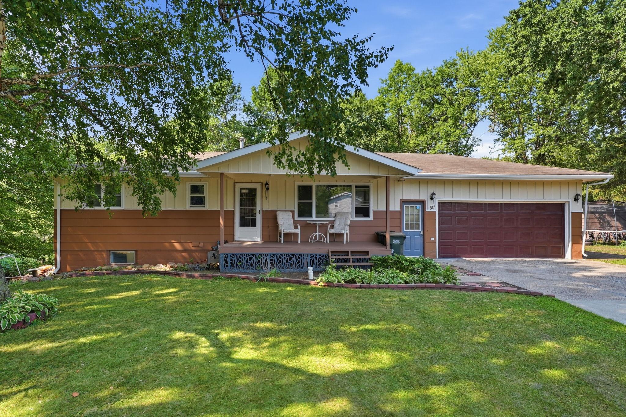 317 9th Avenue S Property Photo 1