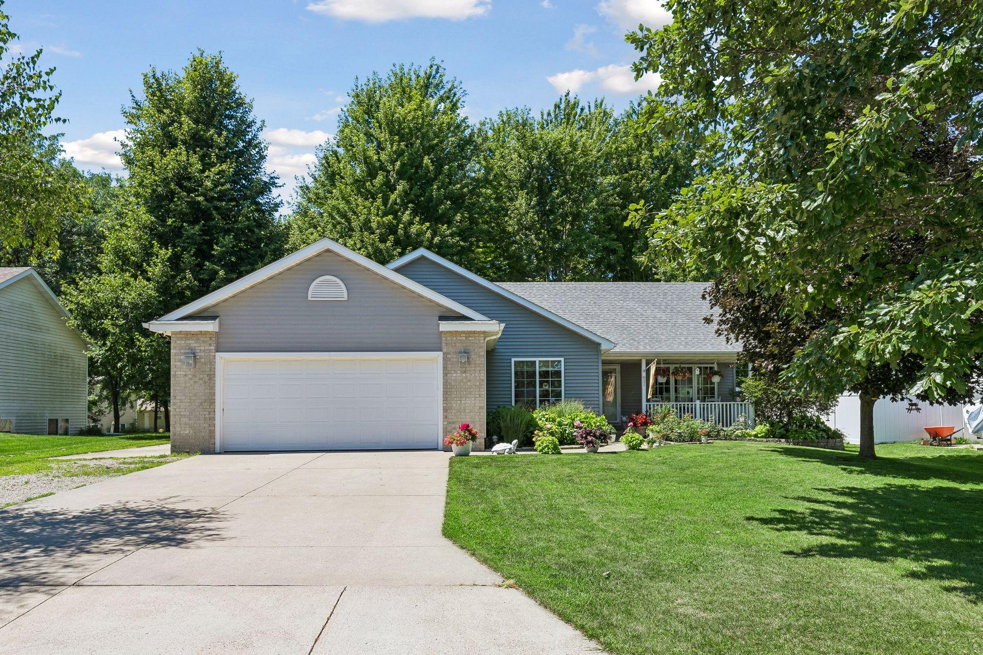 821 Lancer Drive NE