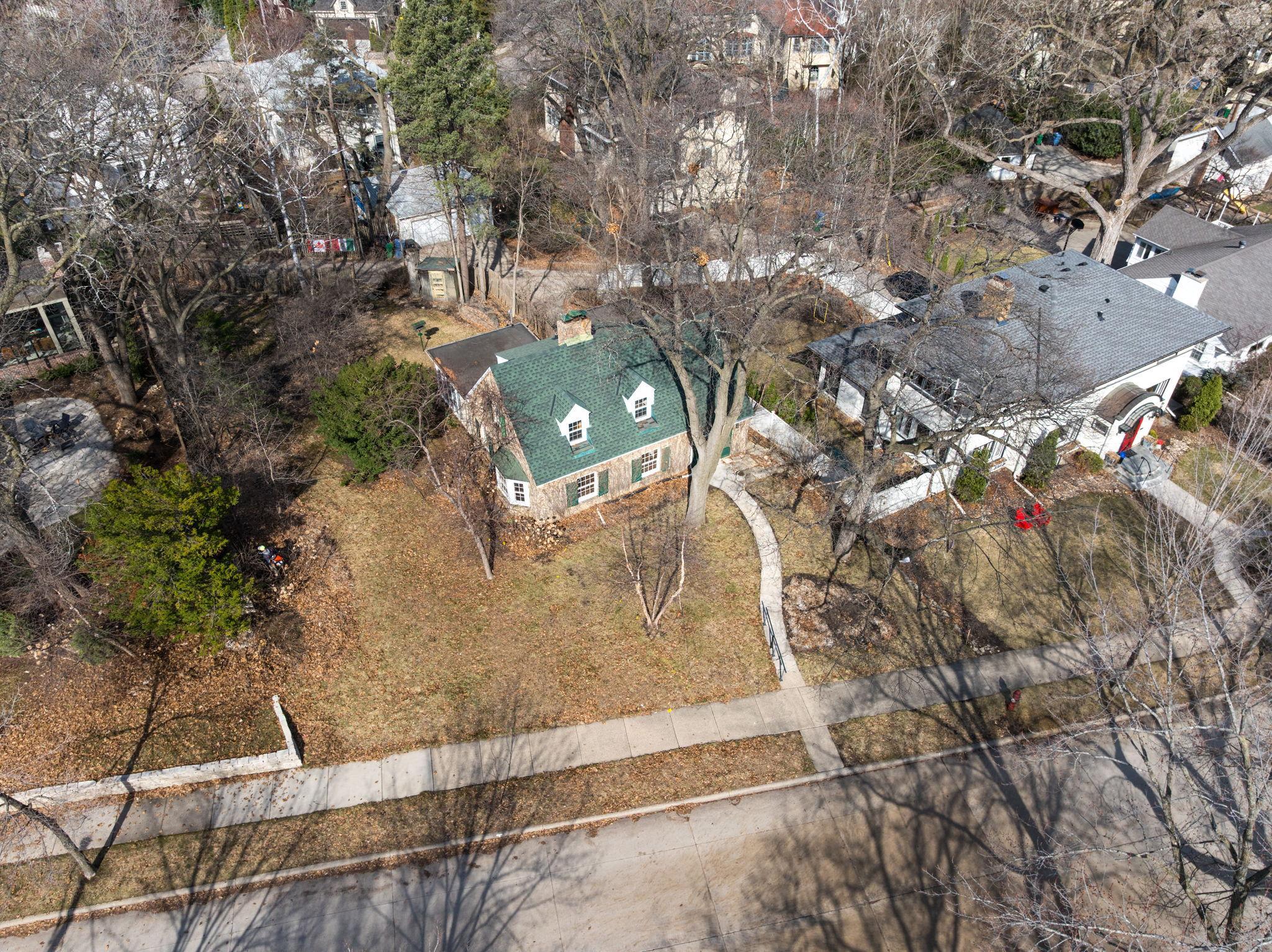 2740 Thomas Avenue S Property Photo 8