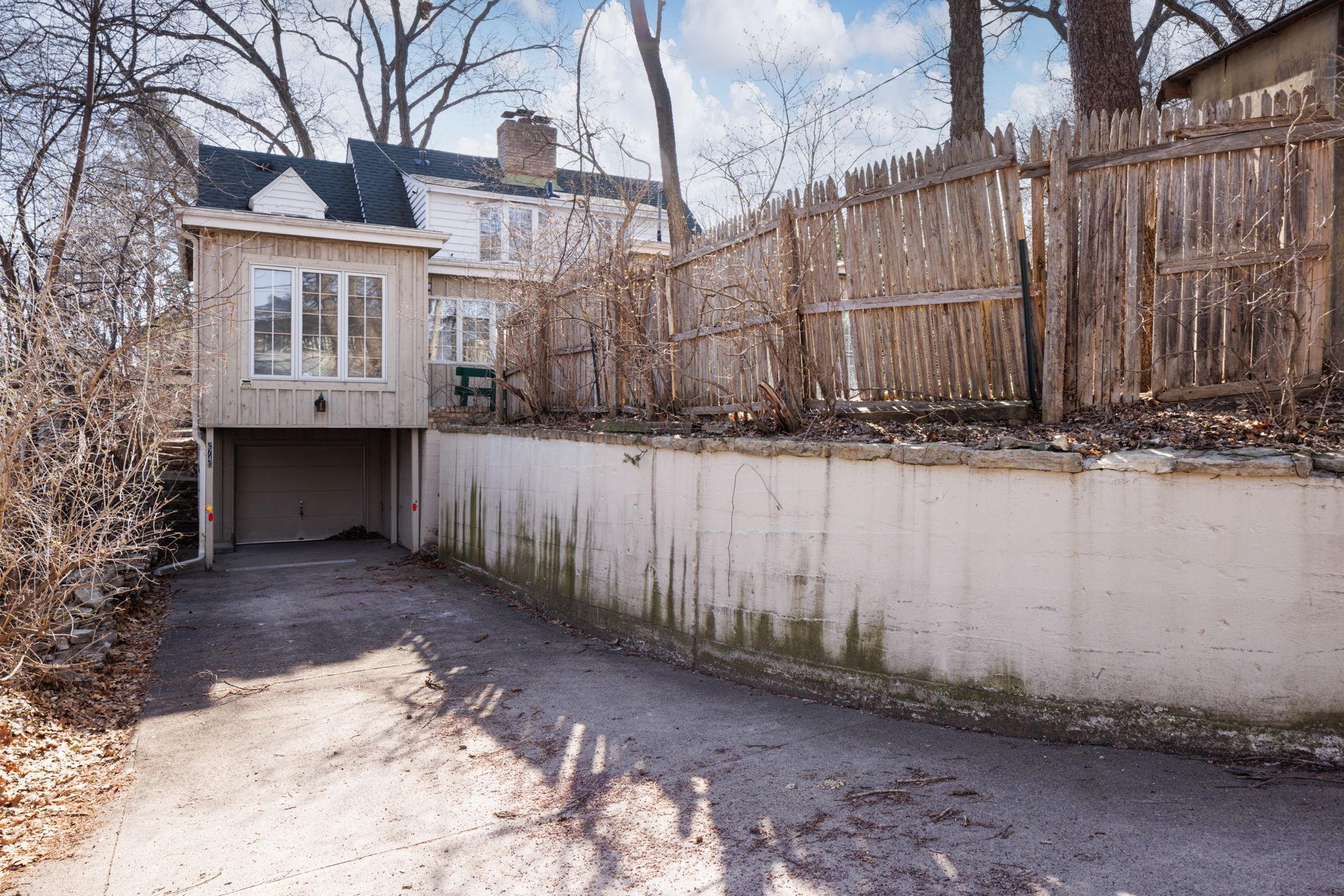 2740 Thomas Avenue S Property Photo 15