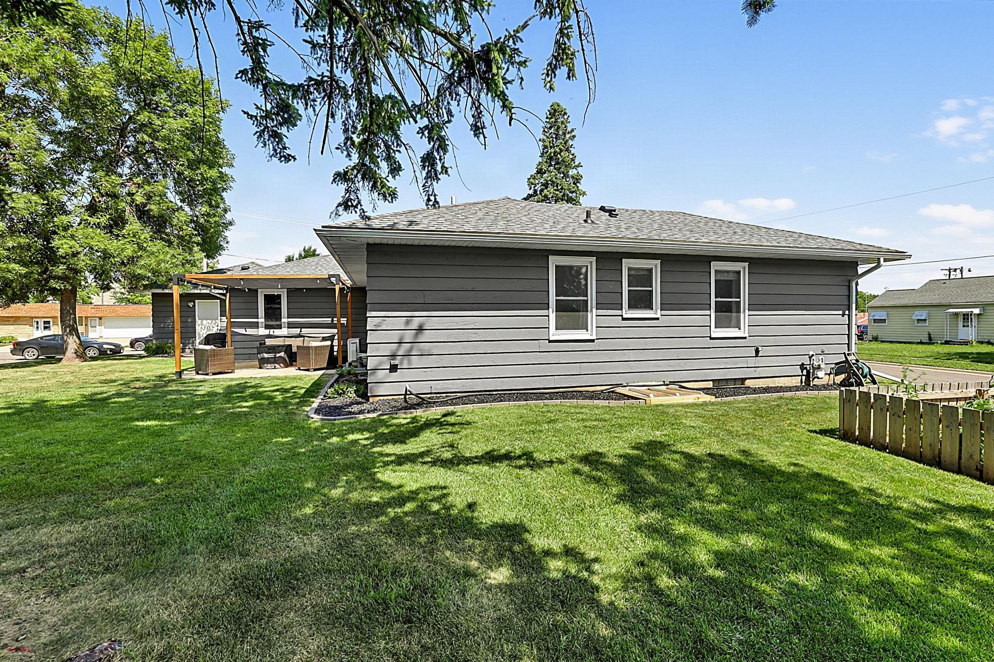 211 Cedar Avenue S Property Photo 6