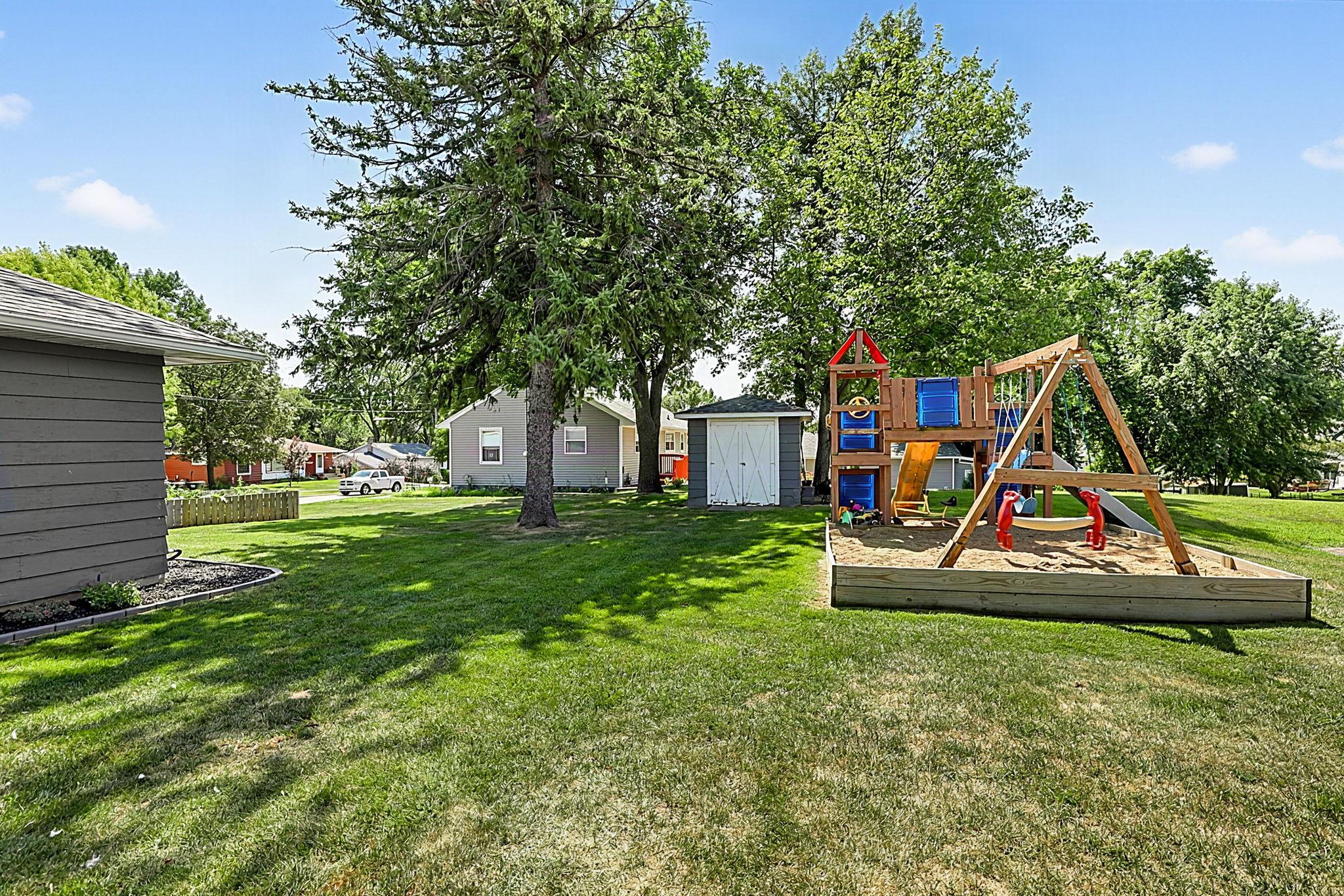 211 Cedar Avenue S Property Photo 8