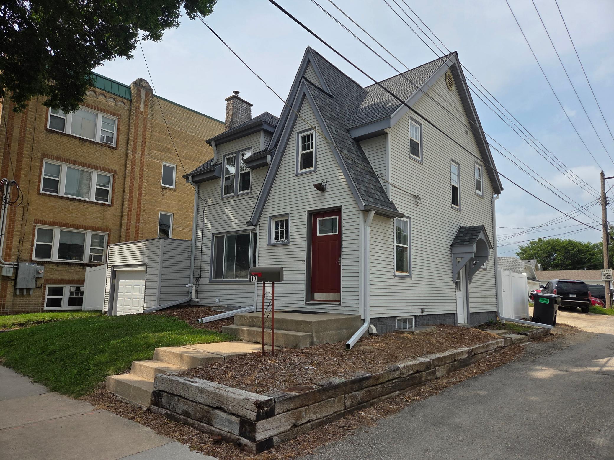 17 13th Avenue SW