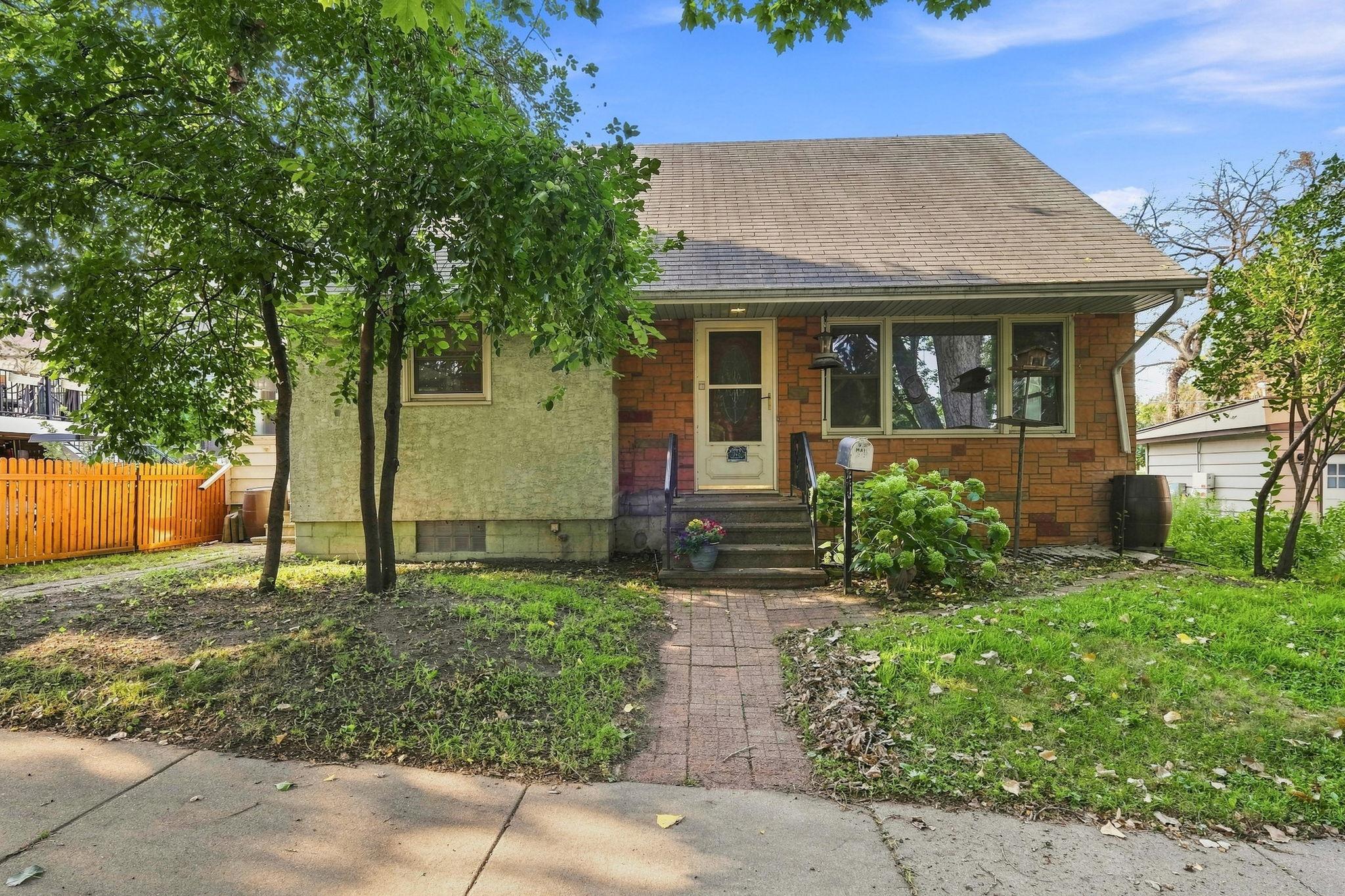 212 3rd Street E Property Photo 1