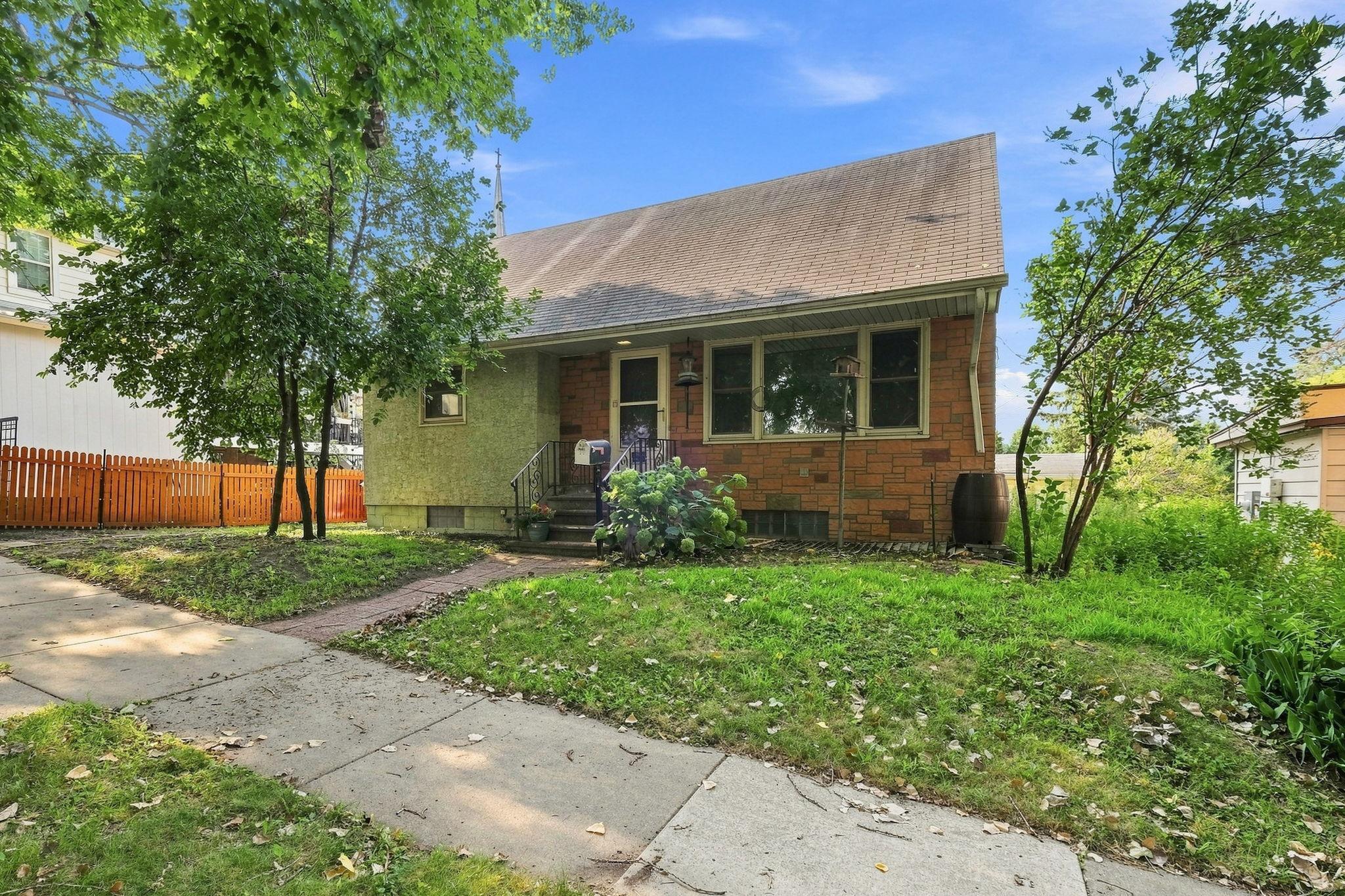 212 3rd Street E Property Photo 3