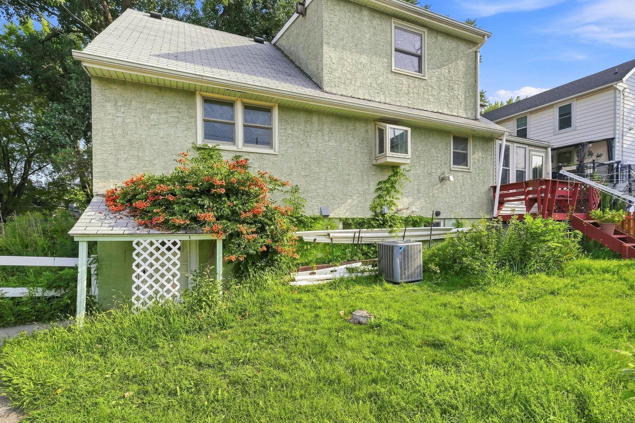212 3rd Street E Property Photo 4