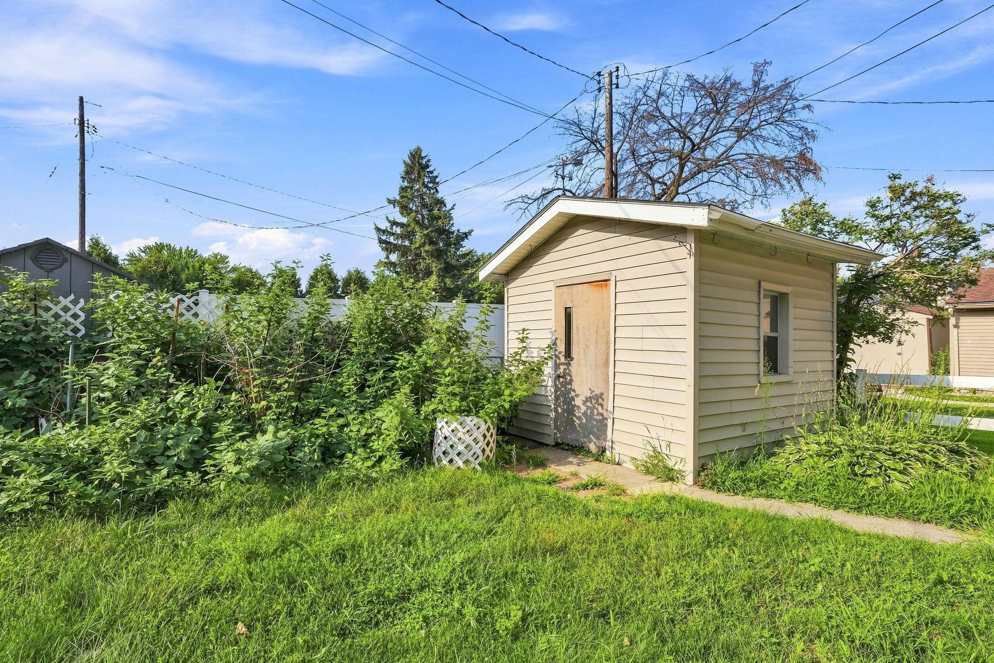 212 3rd Street E Property Photo 6