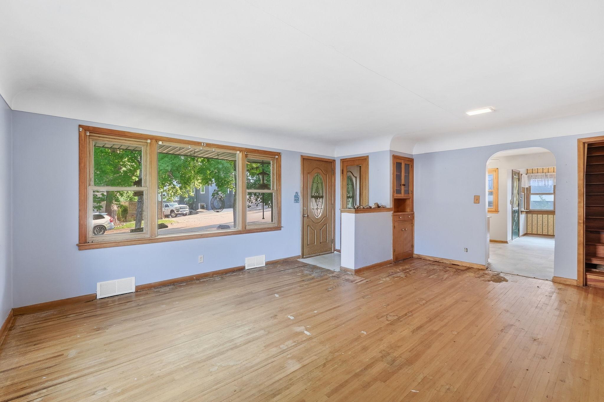212 3rd Street E Property Photo 10