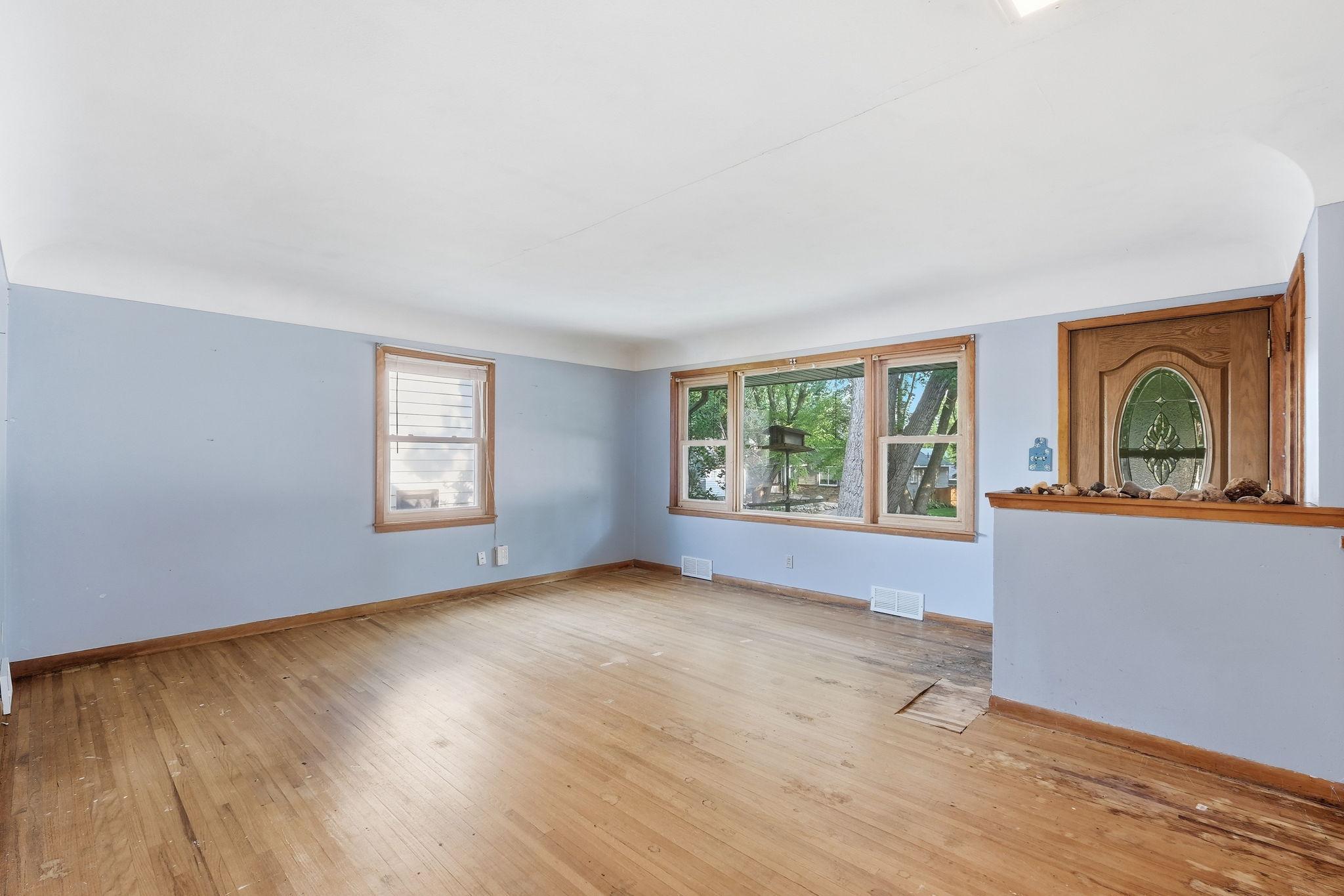 212 3rd Street E Property Photo 11