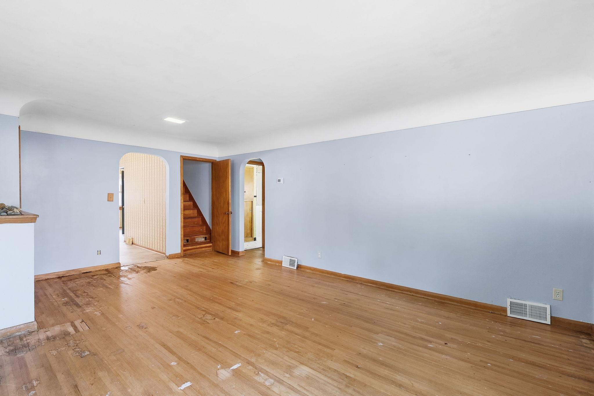 212 3rd Street E Property Photo 12